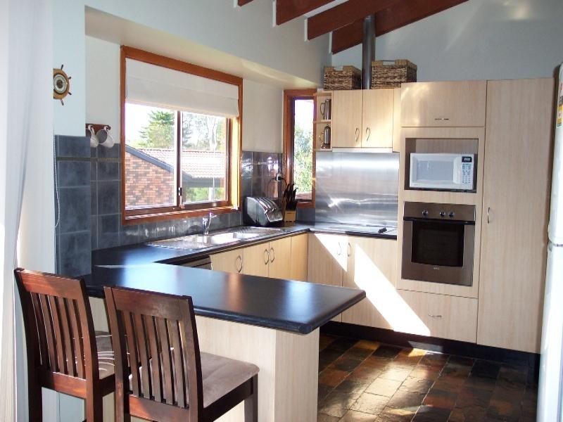 4 Heeterra Place, Cordeaux Heights NSW 2526