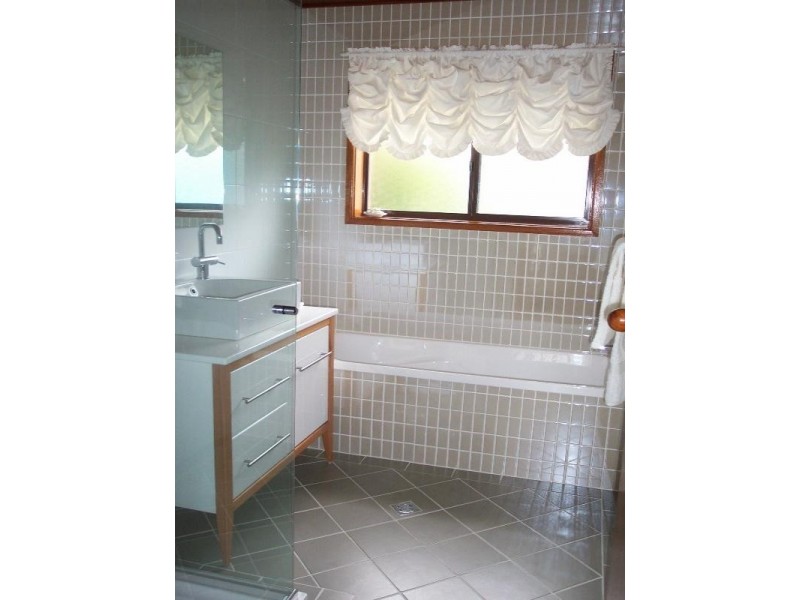 4 Heeterra Place, Cordeaux Heights NSW 2526