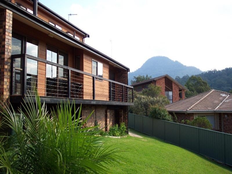 4 Heeterra Place, Cordeaux Heights NSW 2526