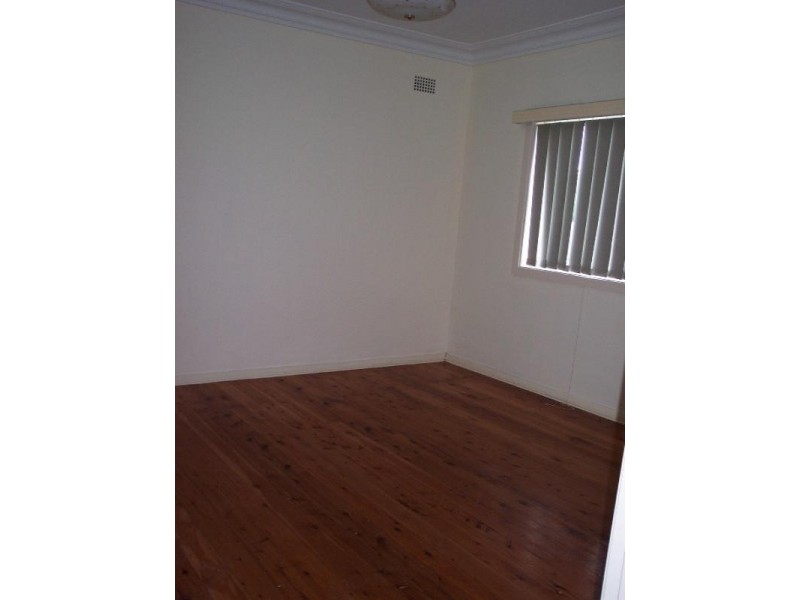 42 Lake Heights Road, Lake Heights NSW 2502