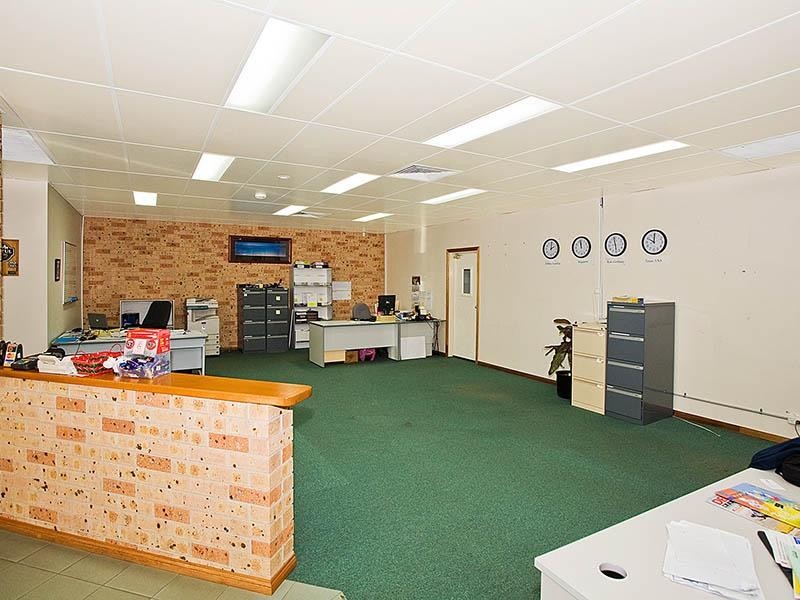 21 Waverley Drive, Unanderra NSW 2526