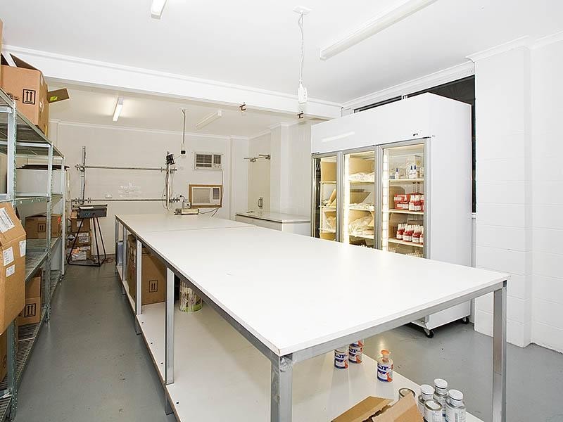 21 Waverley Drive, Unanderra NSW 2526