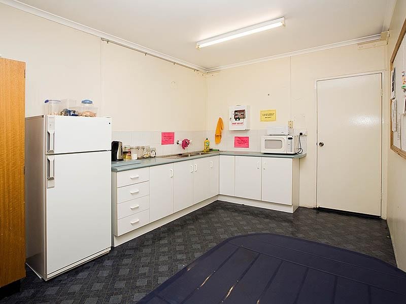 21 Waverley Drive, Unanderra NSW 2526