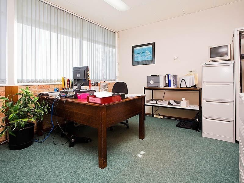 21 Waverley Drive, Unanderra NSW 2526