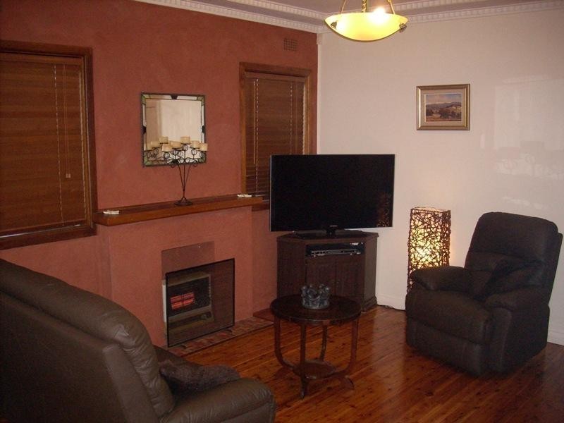 7 Grasmere Street, Mount Saint Thomas NSW 2500