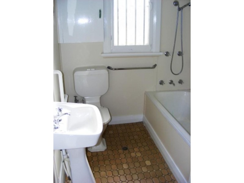 13 Heaslip Street, Coniston NSW 2500