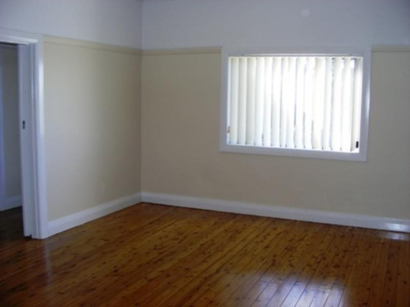 13 Heaslip Street, Coniston NSW 2500