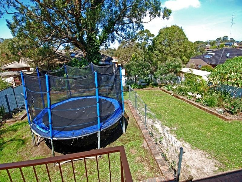 9 Coachwood Drive, Unanderra NSW 2526