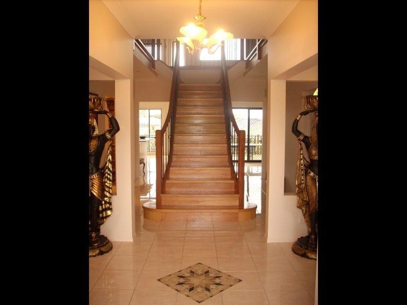 115 Shearwater Drive, Lake Heights NSW 2502