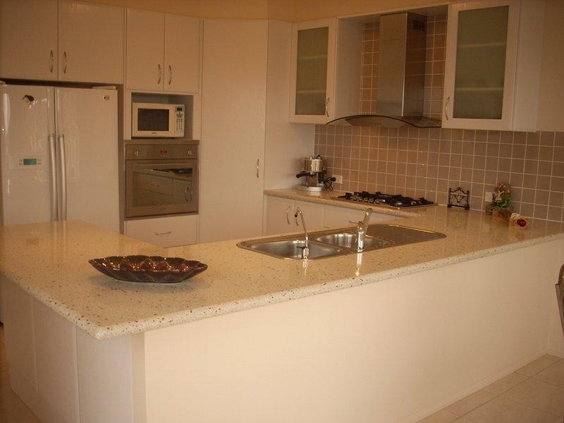 115 Shearwater Drive, Lake Heights NSW 2502