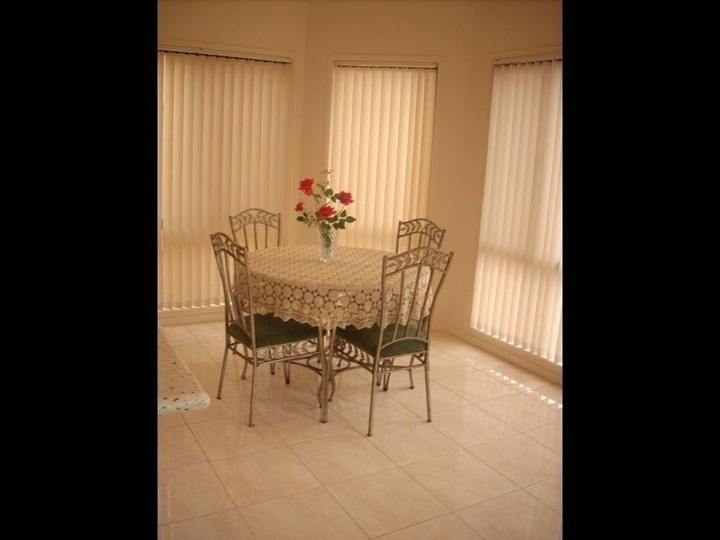 115 Shearwater Drive, Lake Heights NSW 2502