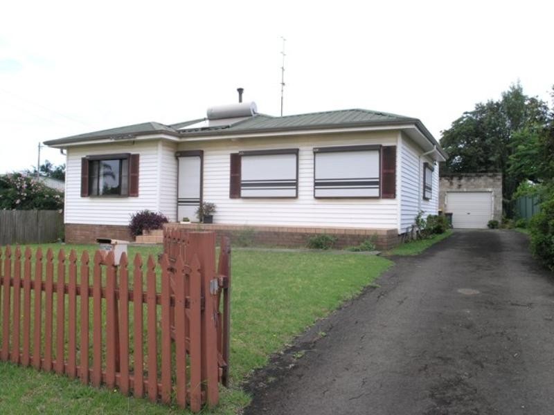 5 Noble Parade, Lake Heights NSW 2502
