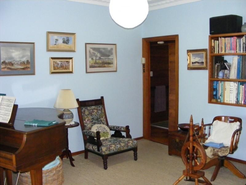 9 Keira Street, Mount Keira NSW 2500