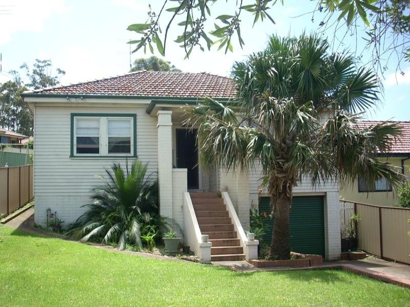 4 Ocean Street, Mount Saint Thomas NSW 2500