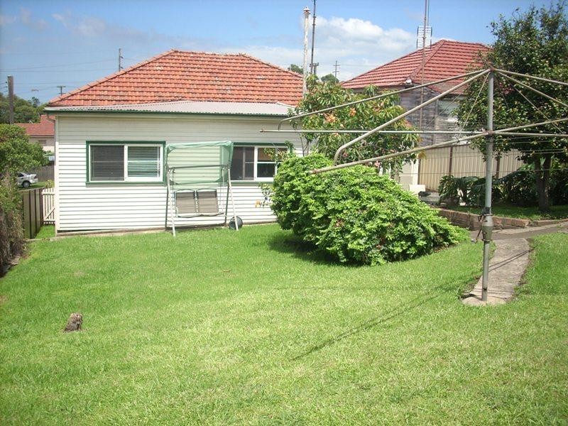 4 Ocean Street, Mount Saint Thomas NSW 2500