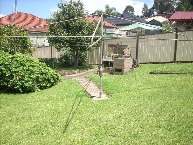 4 Ocean Street, Mount Saint Thomas NSW 2500