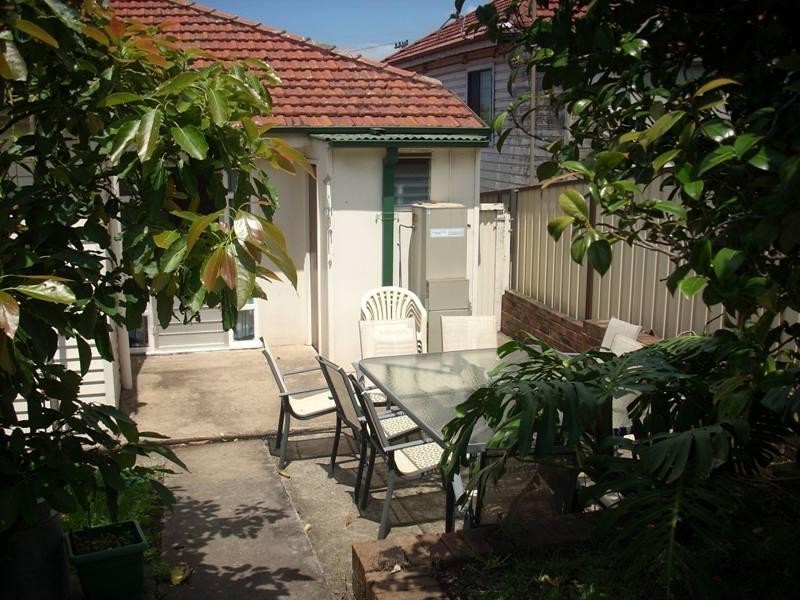 4 Ocean Street, Mount Saint Thomas NSW 2500