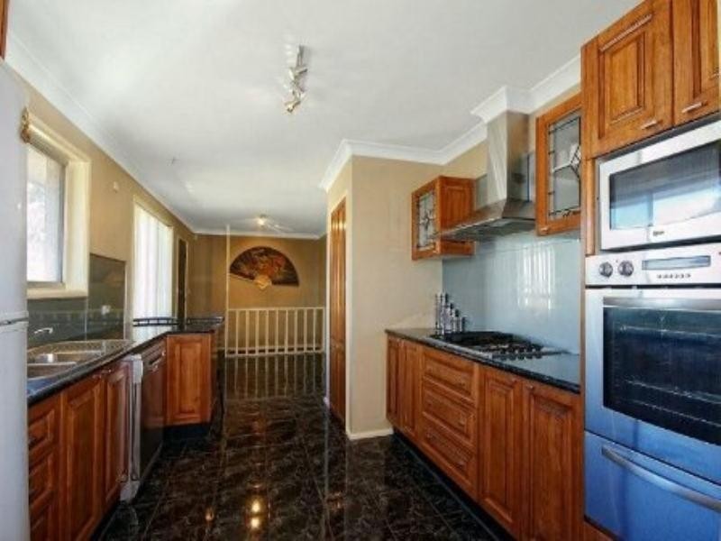 17 Highlands Parade, Bulli NSW 2516