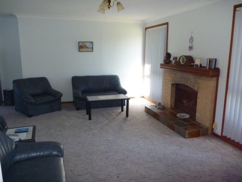 11 Regency Crescent, Berkeley NSW 2506