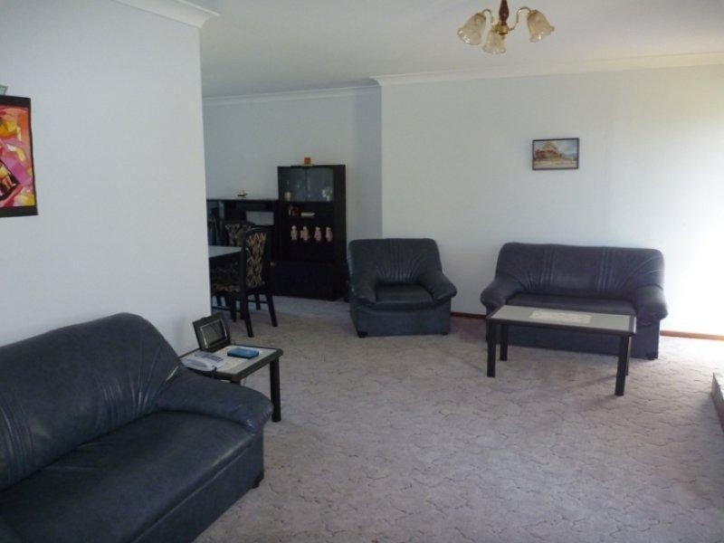 11 Regency Crescent, Berkeley NSW 2506