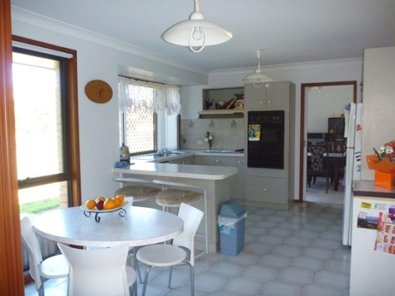 11 Regency Crescent, Berkeley NSW 2506