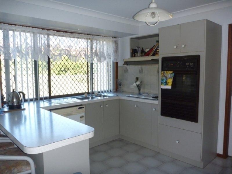 11 Regency Crescent, Berkeley NSW 2506