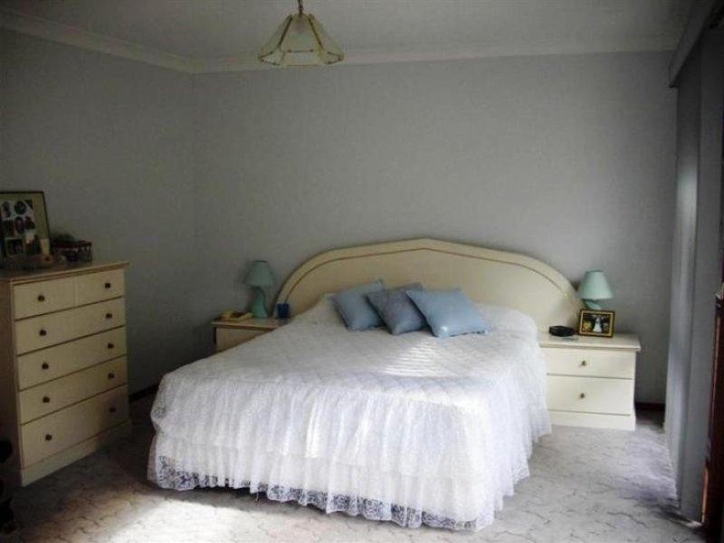 11 Regency Crescent, Berkeley NSW 2506