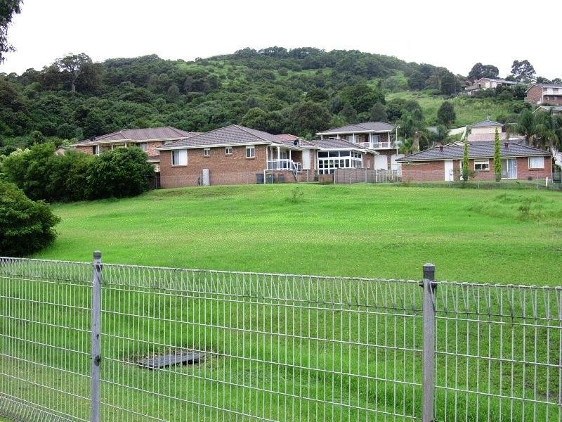 11 Regency Crescent, Berkeley NSW 2506