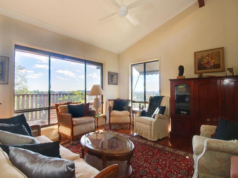 29 Plumwood Crescent, Cordeaux Heights NSW 2526