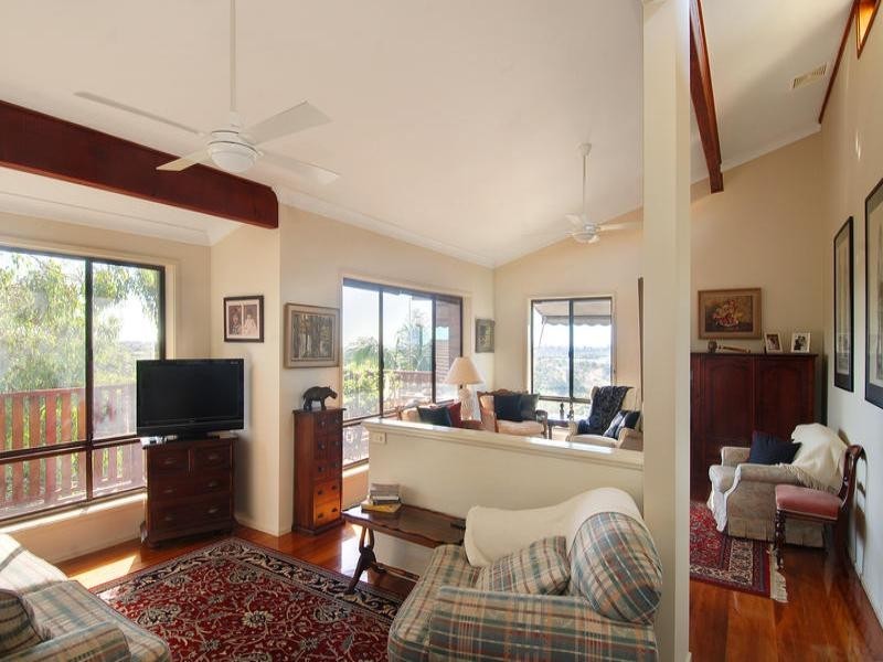 29 Plumwood Crescent, Cordeaux Heights NSW 2526