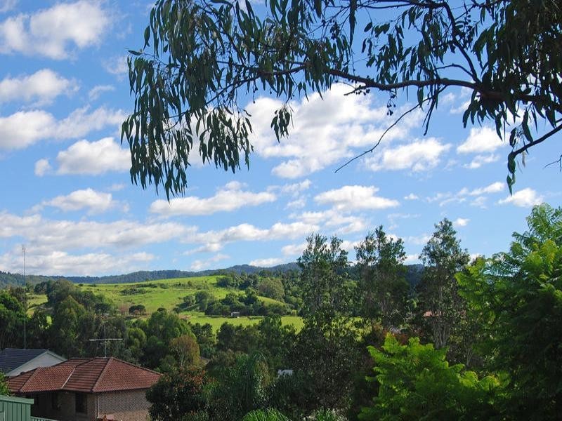 29 Plumwood Crescent, Cordeaux Heights NSW 2526