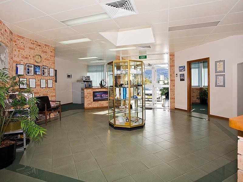 21 Waverley Drive, Unanderra NSW 2526