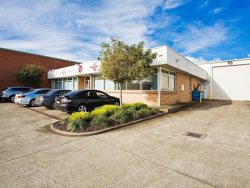 21 Waverley Drive, Unanderra NSW 2526