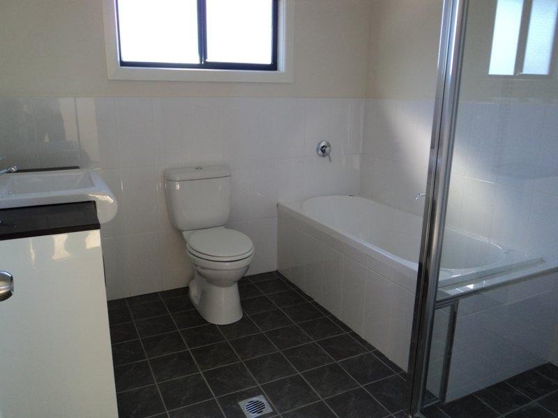 32 Bruce Street, Unanderra NSW 2526