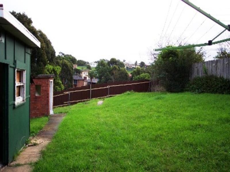 42 Lake Heights Road, Lake Heights NSW 2502