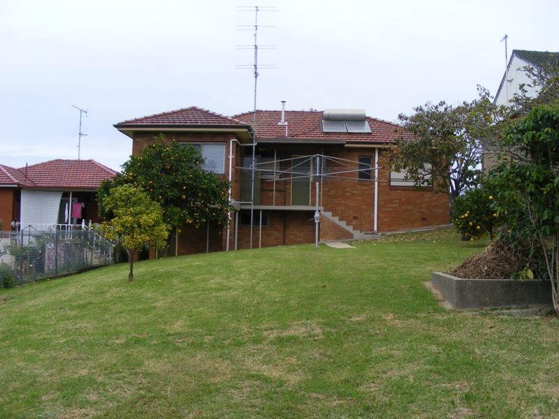 70 Blackman Parade, Unanderra NSW 2526