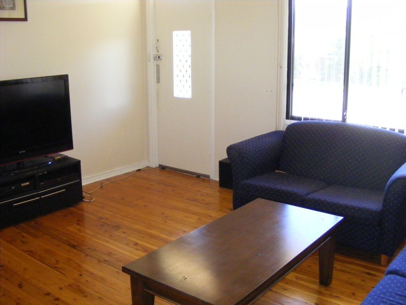 15 Kent Road, Dapto NSW 2530