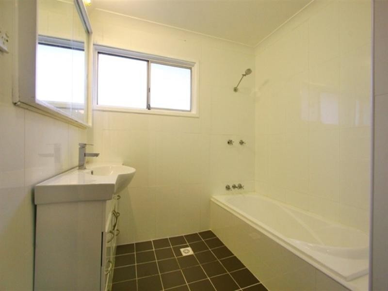 31 Bruce, Unanderra NSW 2526