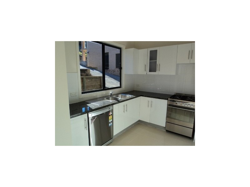 32 Bruce Street, Unanderra NSW 2526
