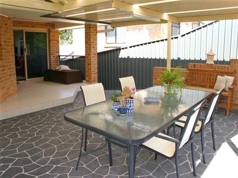 10 Woodlands Place, Figtree NSW 2525