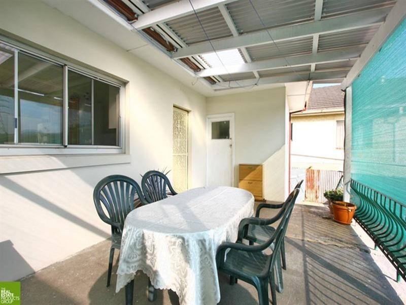 12 Merrett Avenue, Cringila NSW 2502