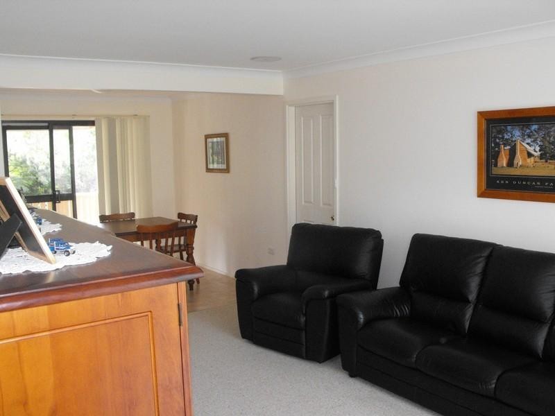 28 Loch Carron Avenue, Farmborough Heights NSW 2526