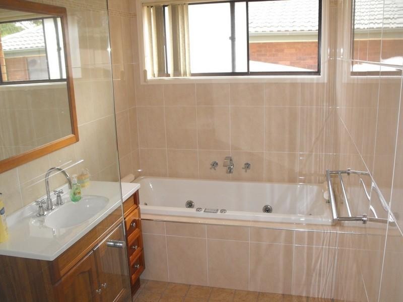 28 Loch Carron Avenue, Farmborough Heights NSW 2526