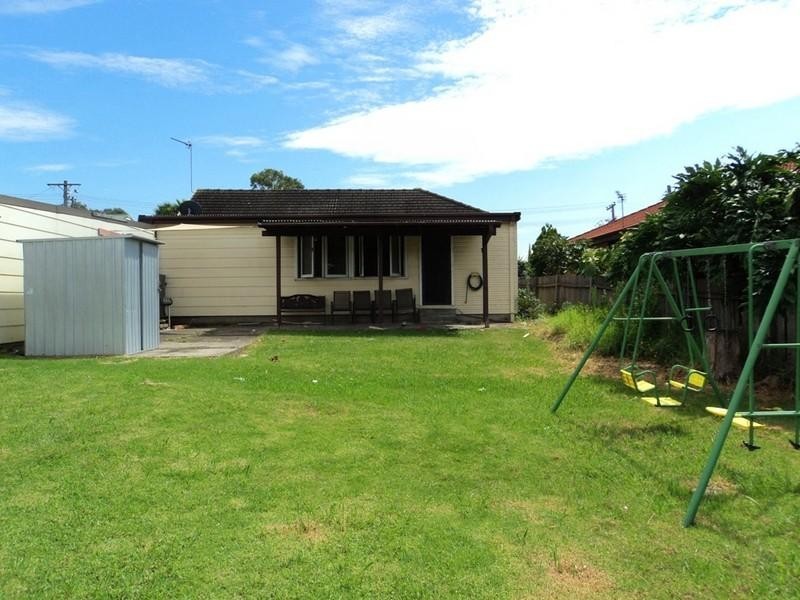 25 Waples Road, Unanderra NSW 2526