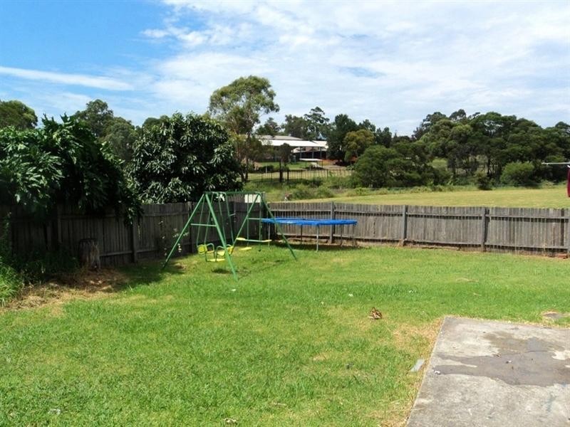 25 Waples Road, Unanderra NSW 2526