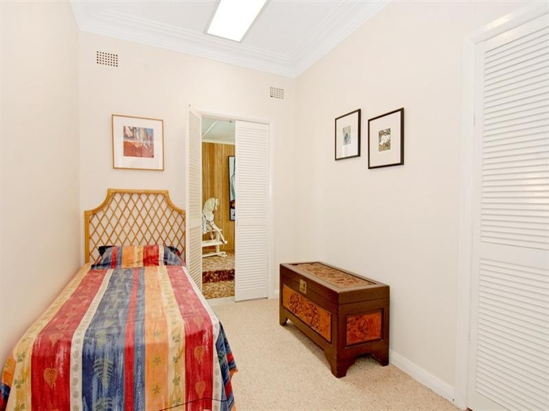 6 Holmden Avenue, Mangerton NSW 2500