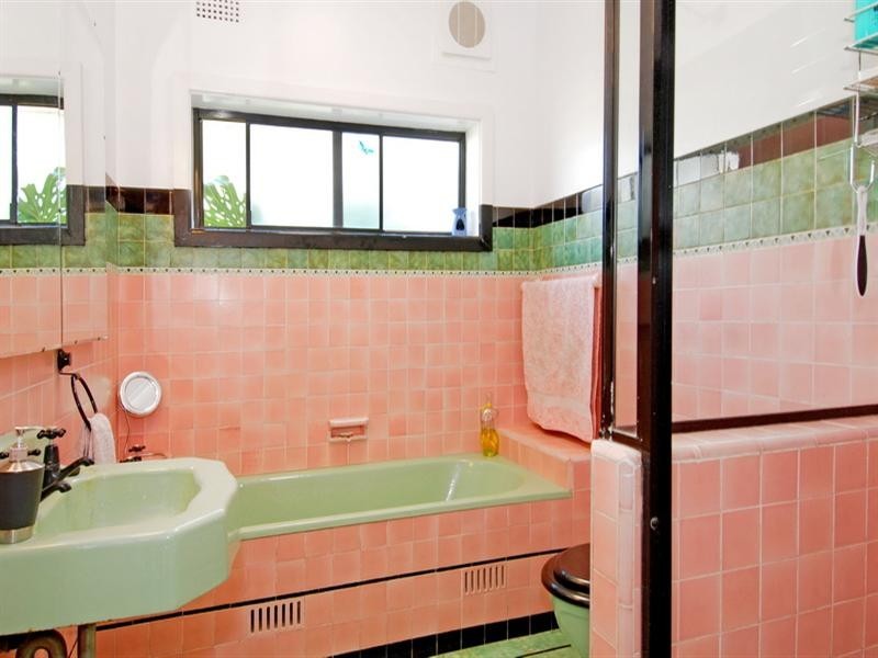 6 Holmden Avenue, Mangerton NSW 2500