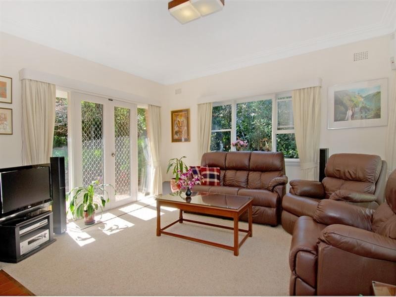 6 Holmden Avenue, Mangerton NSW 2500