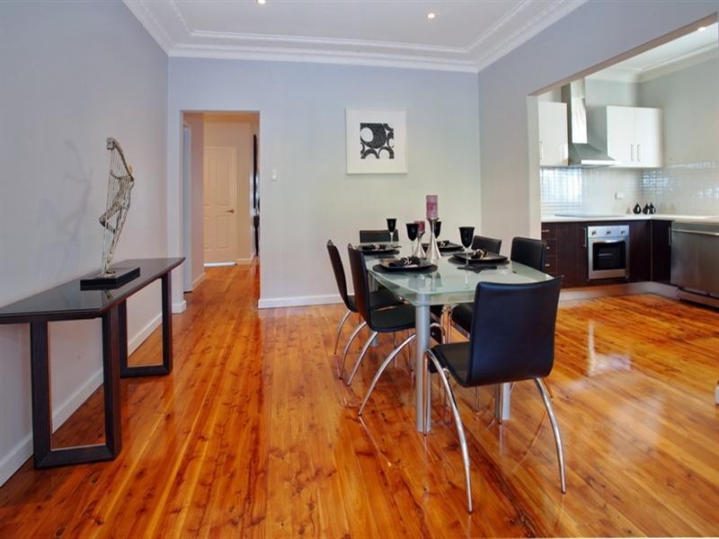 284 Northcliffe Drive, Lake Heights NSW 2502