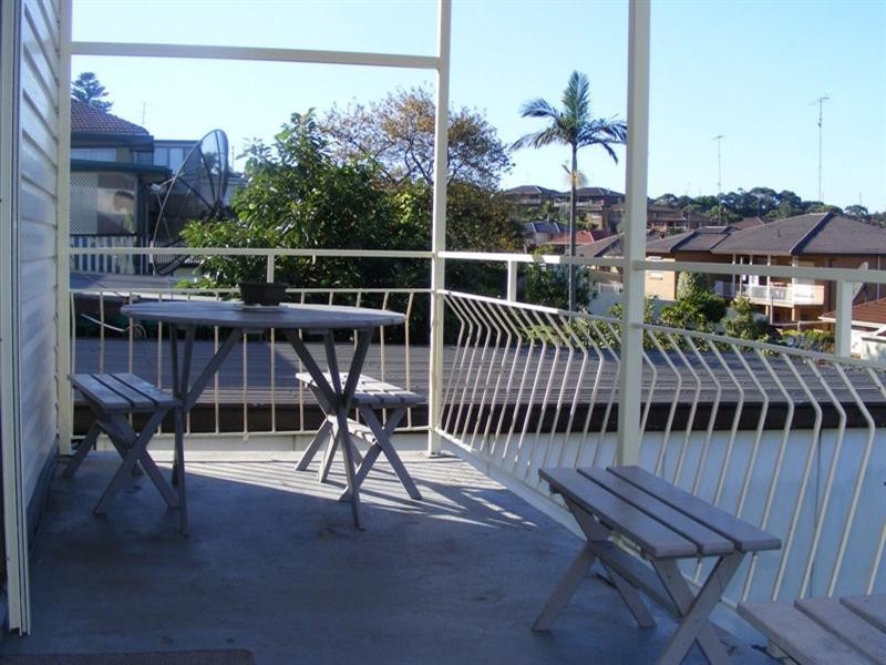 63 Weringa Avenue, Lake Heights NSW 2502